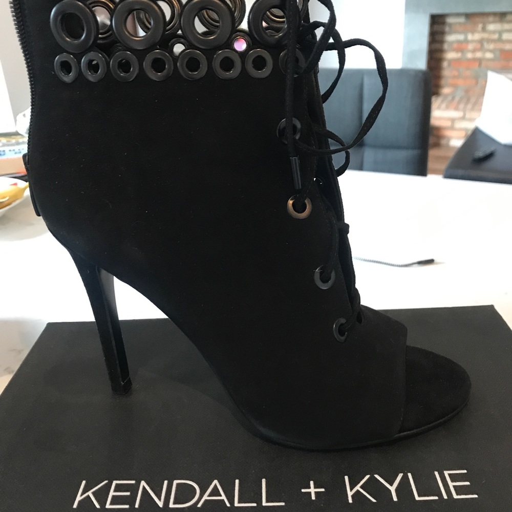 Kendall + Kylie black ankle heels size 7.5 - Picture 1 of 2